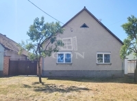 Sükösd Family House 0