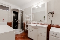 Mogyoród Совмещенный дом 8