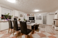 Mogyoród Совмещенный дом 2