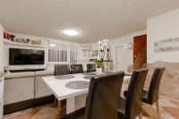 Mogyoród Совмещенный дом 3