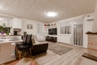 Mogyoród Совмещенный дом 22