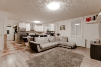 Mogyoród Совмещенный дом 5