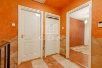 Mogyoród Совмещенный дом 11