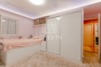 Mogyoród Совмещенный дом 16