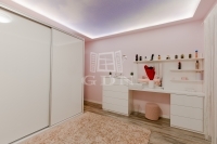 Mogyoród Совмещенный дом 17