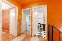 Mogyoród Совмещенный дом 14