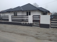 For sale family house Dány, 93m2